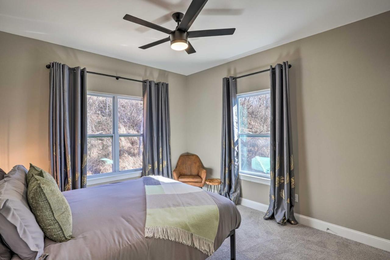 Holiday home Charming Retreat With Views Near Downtown! Asheville