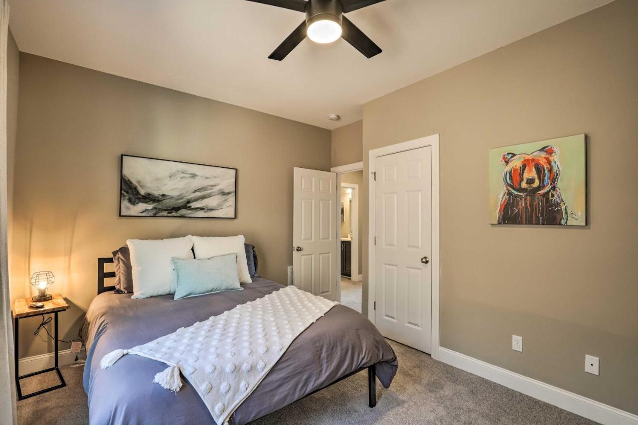 Charming Retreat With Views Near Downtown! Holiday home Asheville