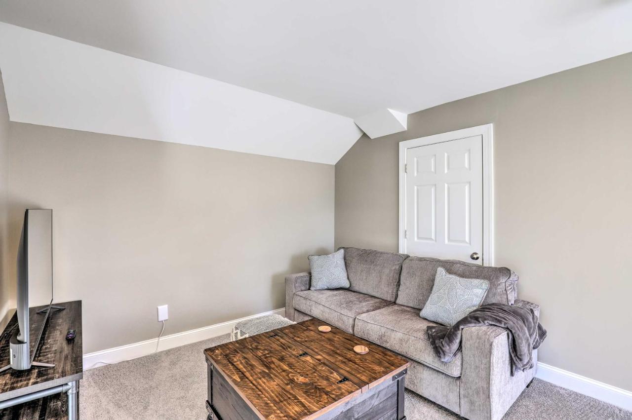 Charming Retreat With Views Near Downtown!