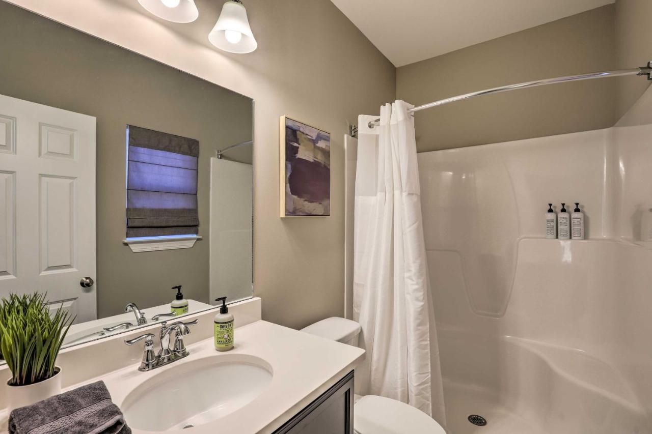 Charming Retreat With Views Near Downtown! Holiday home Asheville