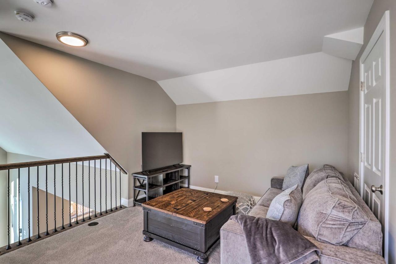 Charming Retreat With Views Near Downtown! Asheville