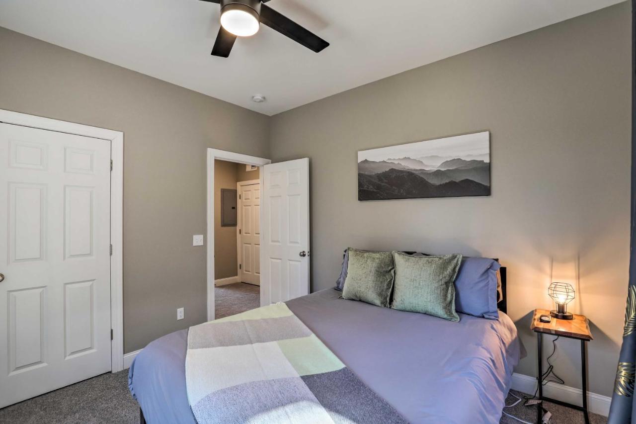 Holiday home Charming Retreat With Views Near Downtown! Asheville