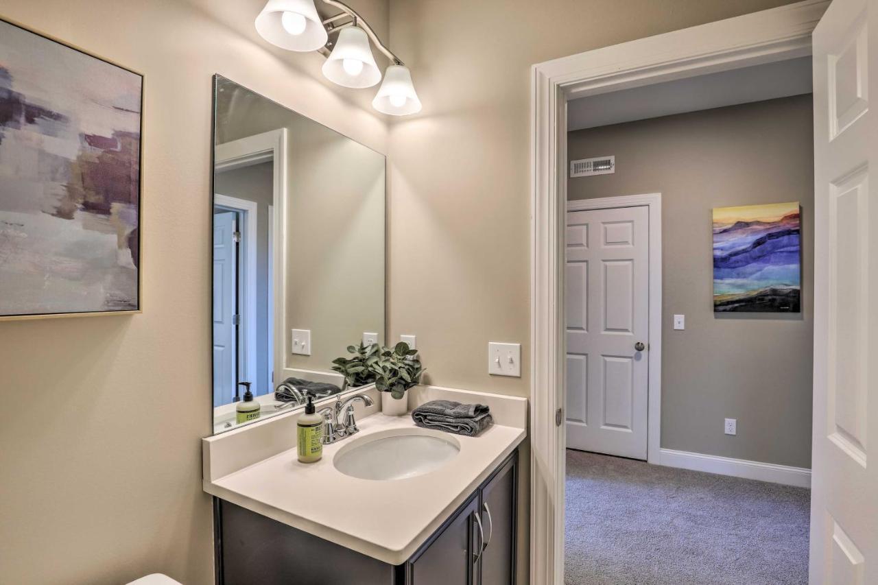 Holiday home Charming Retreat With Views Near Downtown! *