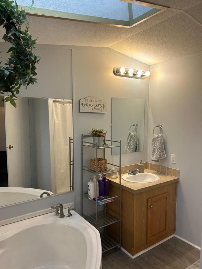 West Remodeled Mobile Apartment *
