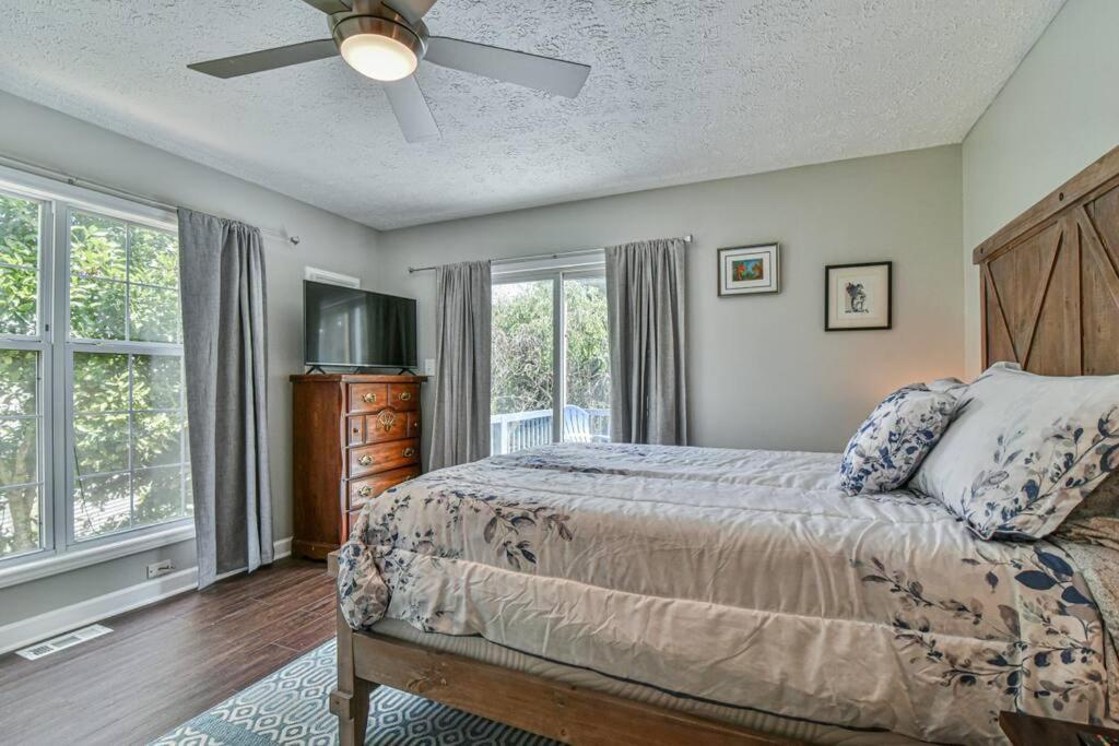 6 Miles To Downtown Asheville. Sleeps 5. *