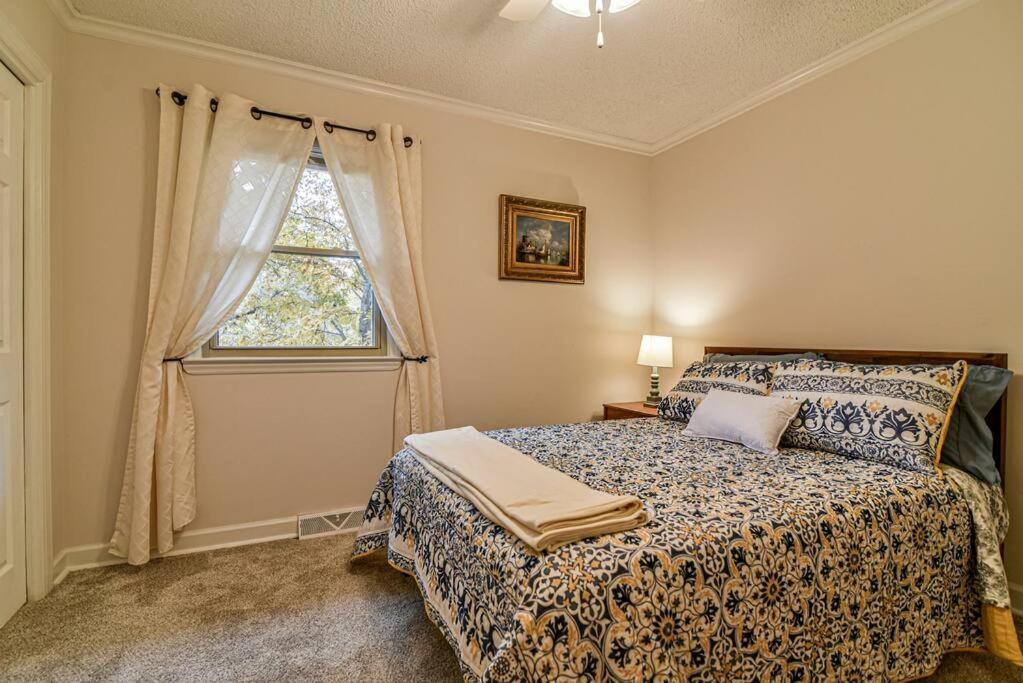 Hot Tub, Fire Pit, 12 Miles To Downtown *