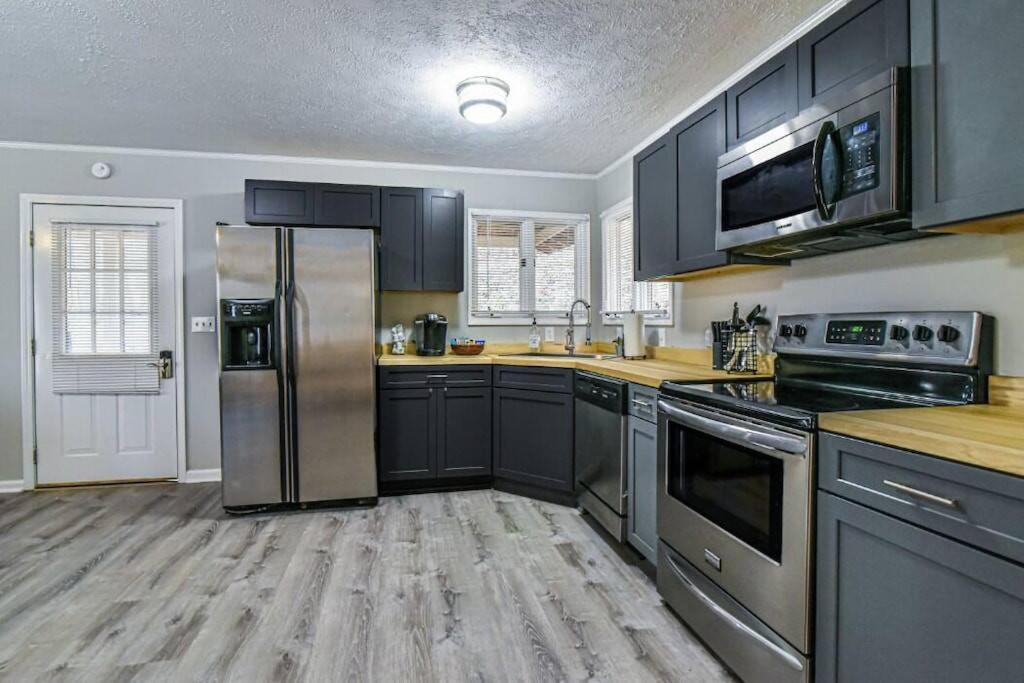 Holiday home Cozy Mtn Getaway. 11 Miles To Downtown *