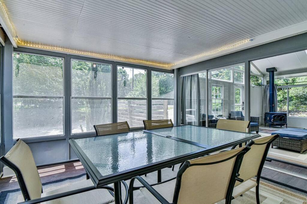 6 Miles To Downtown Asheville. Sleeps 5.