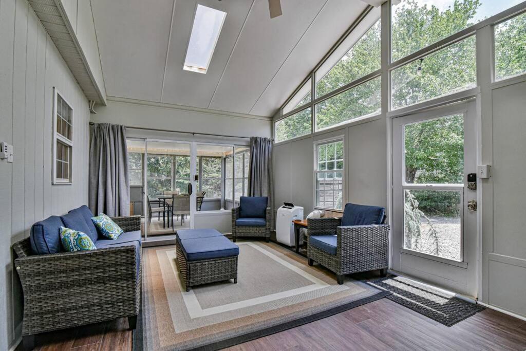 Holiday home 6 Miles To Downtown Asheville. Sleeps 5. *