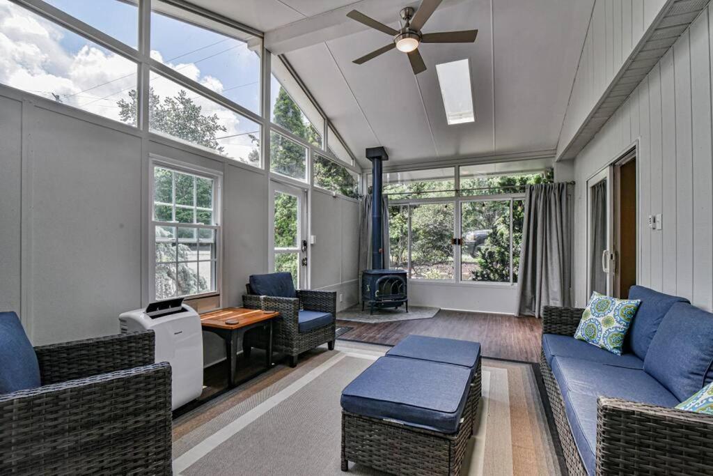 Holiday home 6 Miles To Downtown Asheville. Sleeps 5.