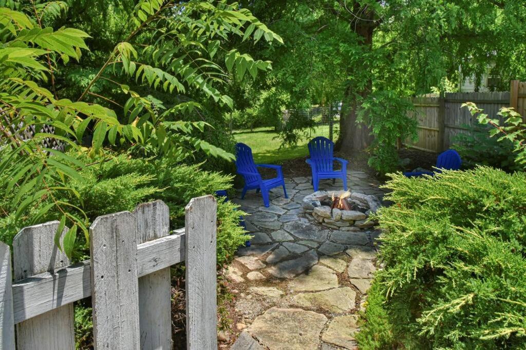 6 Miles To Downtown Asheville. Sleeps 5. Asheville
