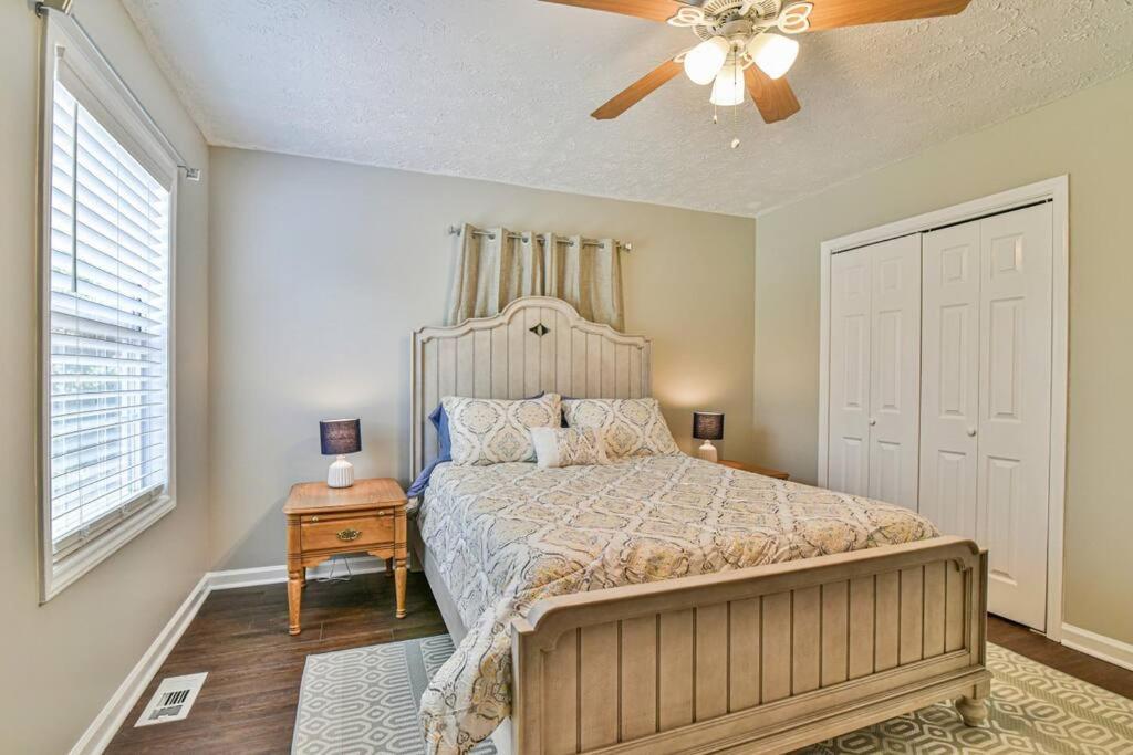 6 Miles To Downtown Asheville. Sleeps 5. Holiday home *