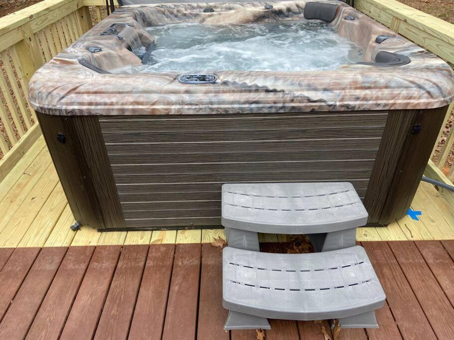 Holiday home Hot Tub, Fire Pit, 12 Miles To Downtown Asheville