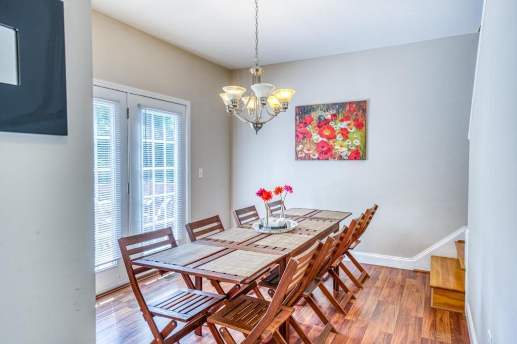 Spacious Mountain House - 10 Minutes From & Biltmore! Holiday home Asheville
