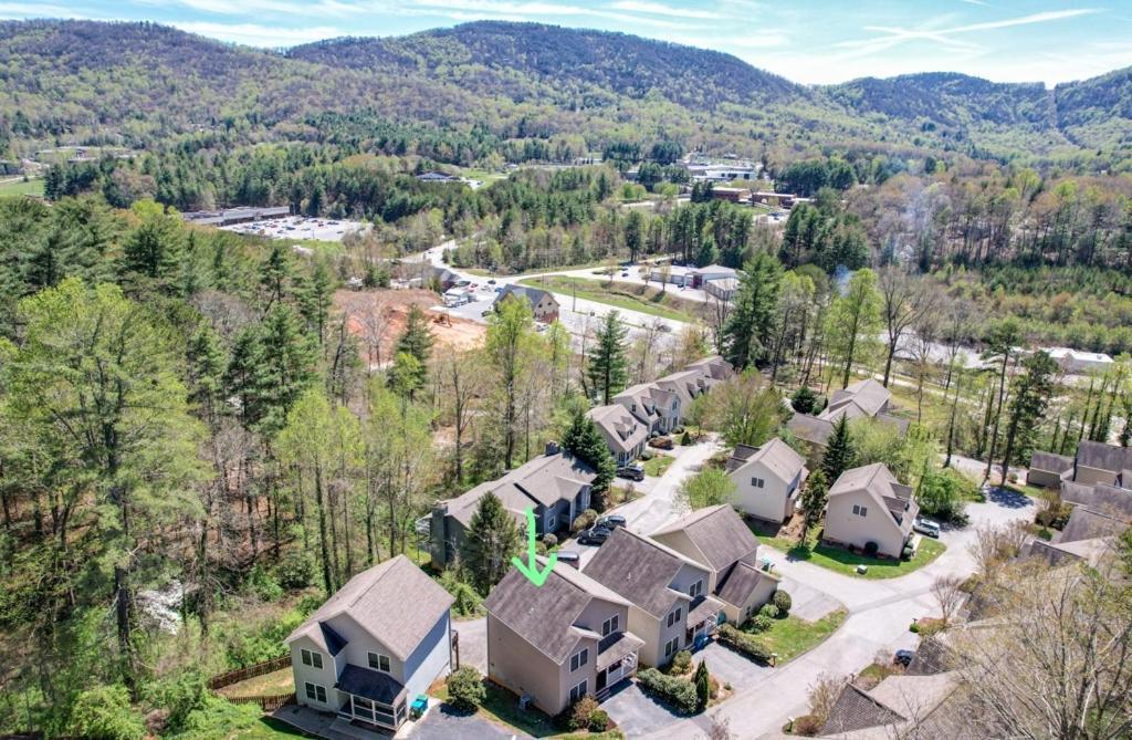 Spacious Mountain House - 10 Minutes From & Biltmore! Asheville