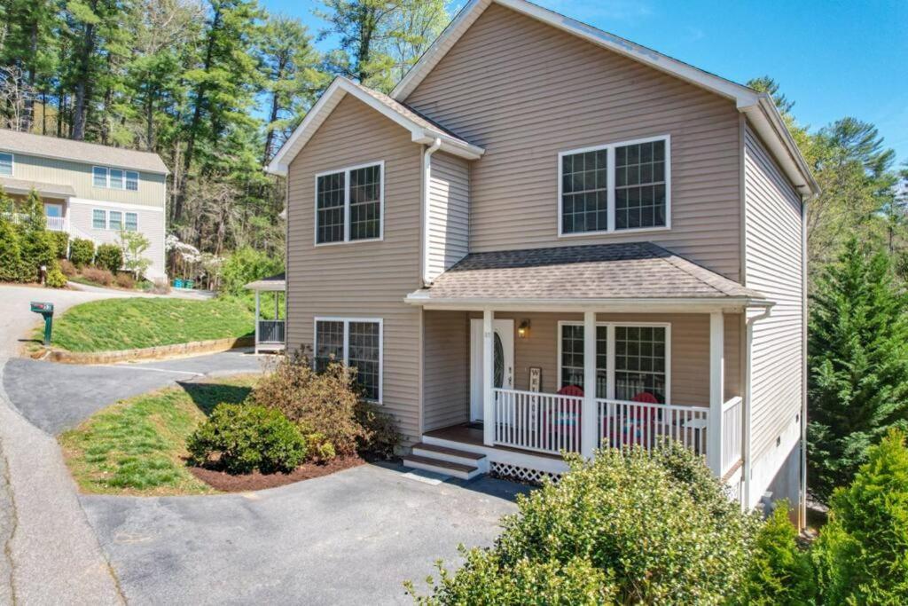 Spacious Mountain House - 10 Minutes From & Biltmore! *