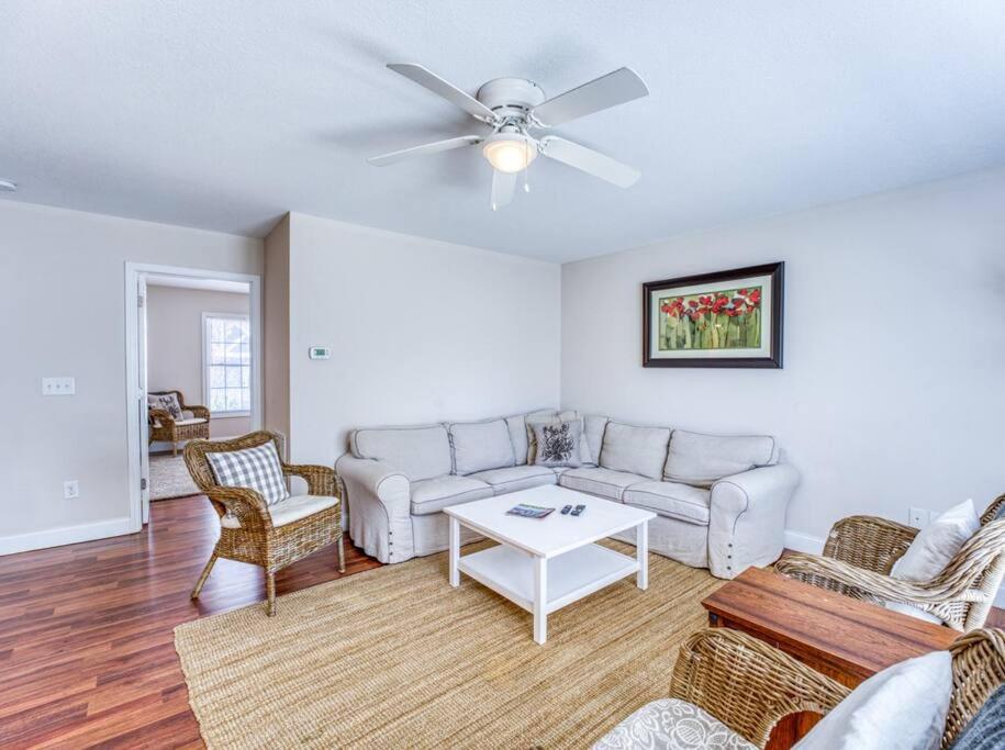 Spacious Mountain House - 10 Minutes From & Biltmore! Holiday home Asheville