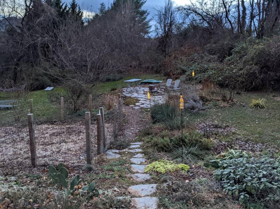 Victory Garden 12 Min To Downtown With Fire Pit And * Asheville