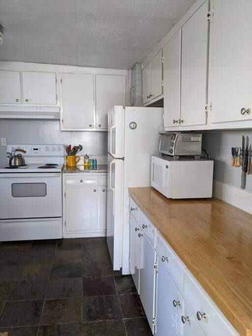 Holiday home Victory Garden 12 Min To Downtown With Fire Pit And