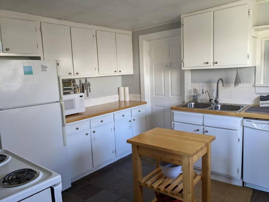 Victory Garden 12 Min To Downtown With Fire Pit And Holiday home *