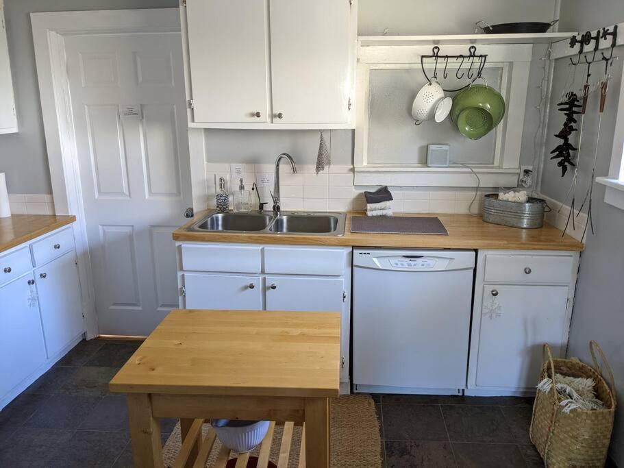 Victory Garden 12 Min To Downtown With Fire Pit And Holiday home Asheville