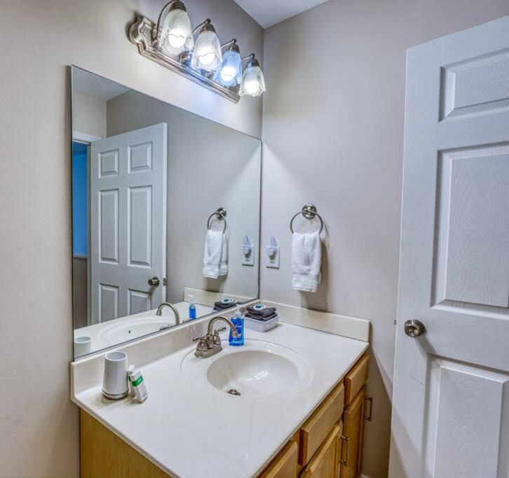 Spacious Mountain House - 10 Minutes From & Biltmore! Asheville