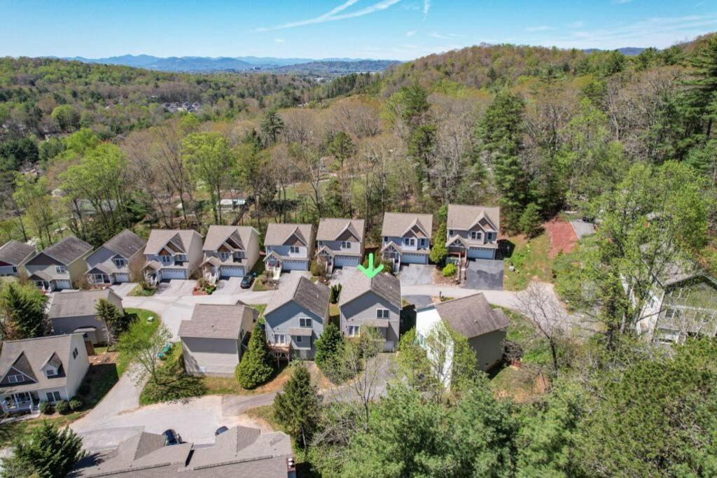 Holiday home Spacious Mountain House - 10 Minutes From & Biltmore!