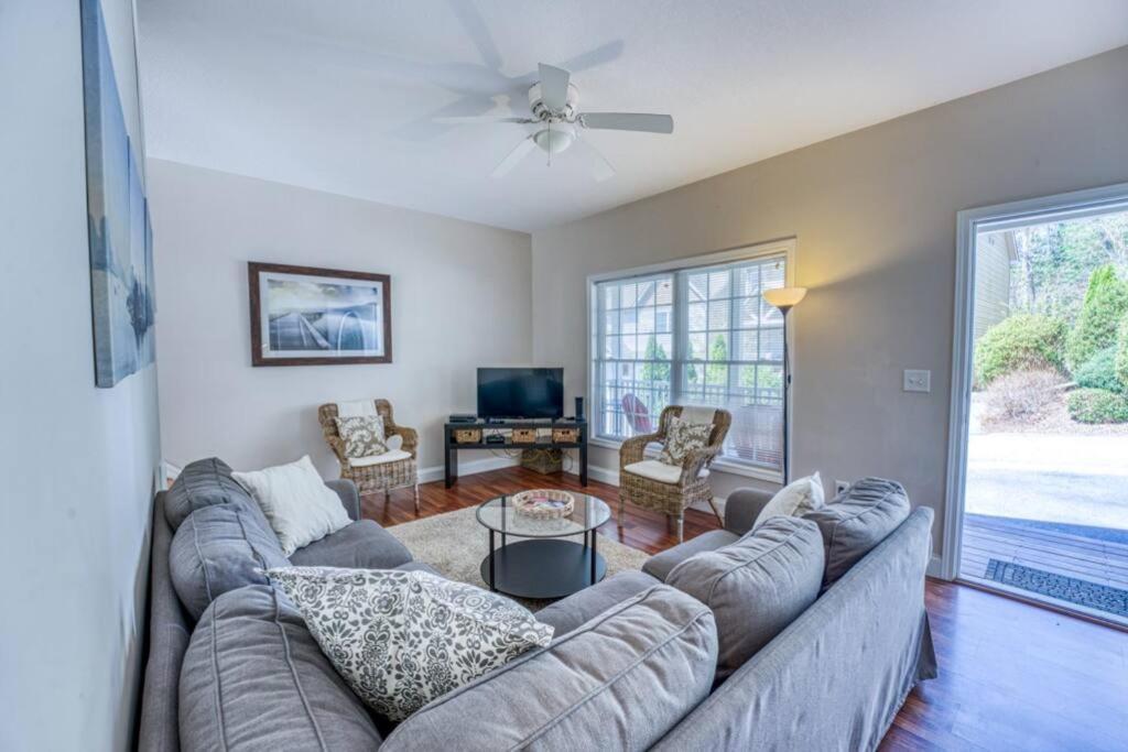 Spacious Mountain House - 10 Minutes From & Biltmore! *