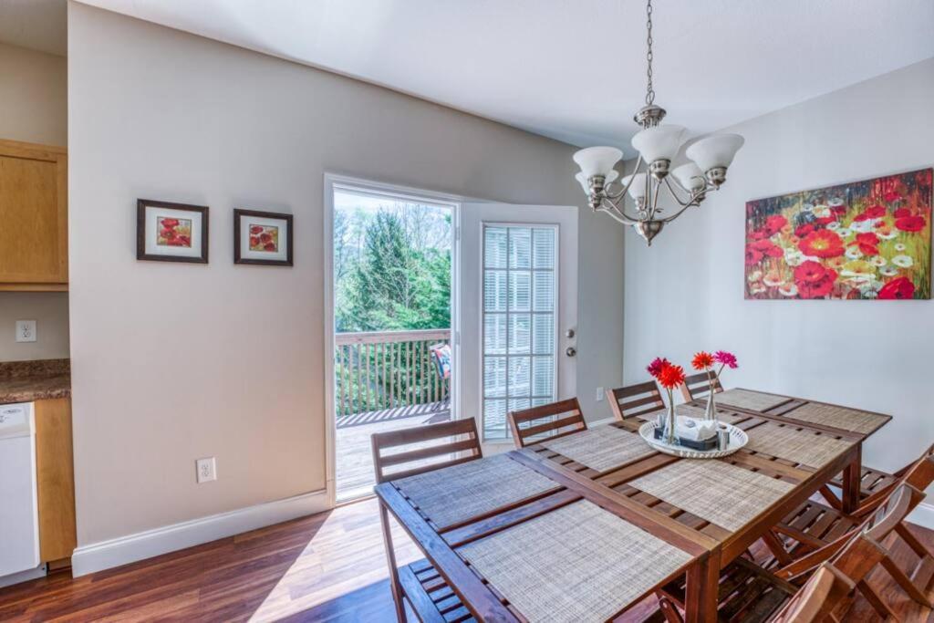 Spacious Mountain House - 10 Minutes From & Biltmore! *
