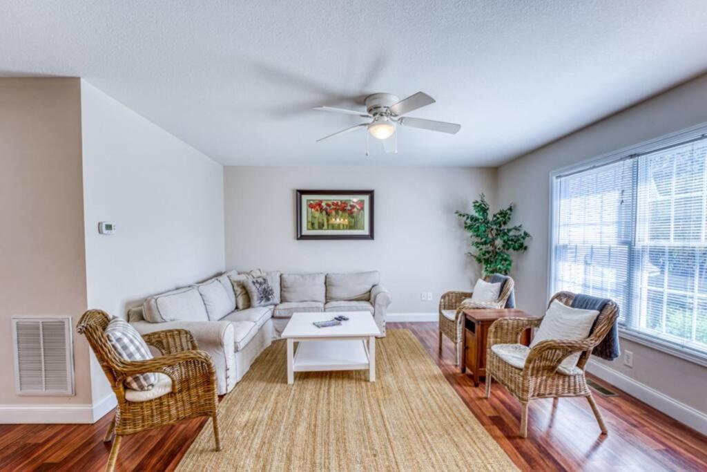 Holiday home Spacious Mountain House - 10 Minutes From & Biltmore!