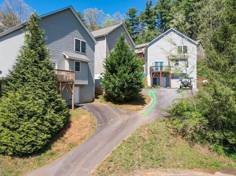 Spacious Mountain House - 10 Minutes From & Biltmore!