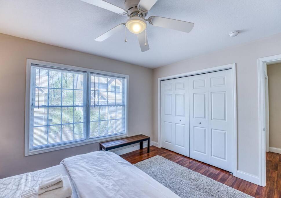 Spacious Mountain House - 10 Minutes From & Biltmore! Holiday home *