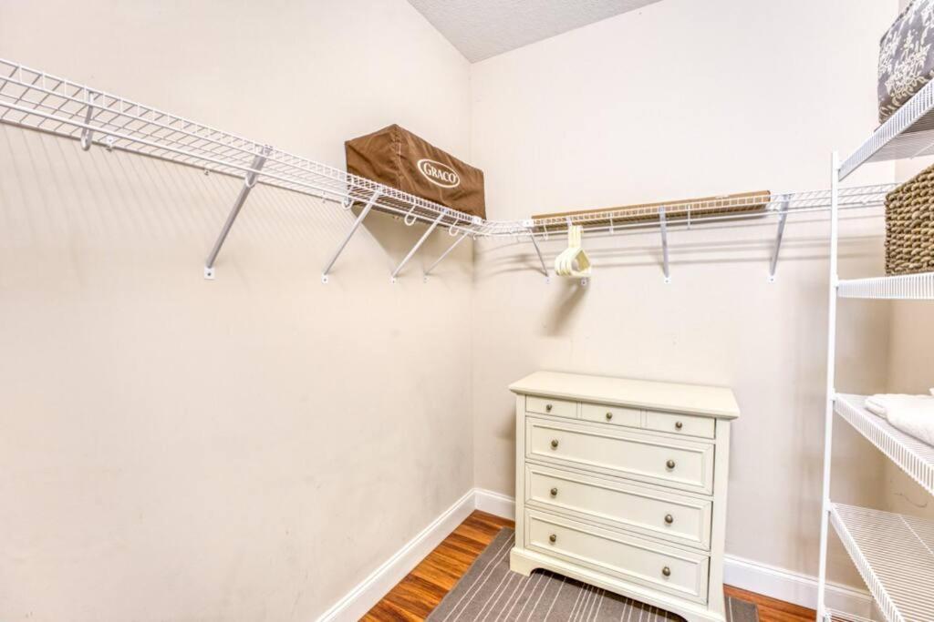 Spacious Mountain House - 10 Minutes From & Biltmore! Holiday home Asheville