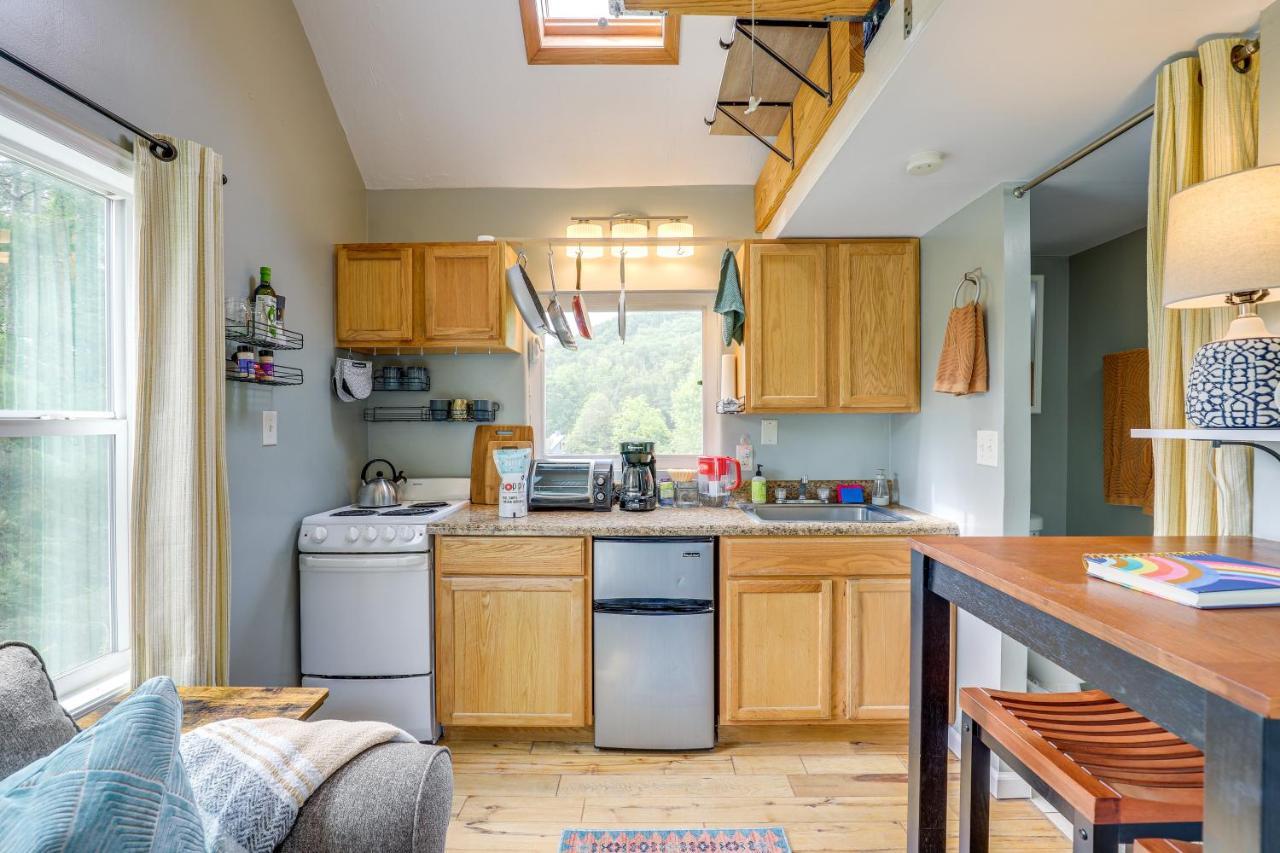 Ideally Located Tiny With Fire Pit Apartment