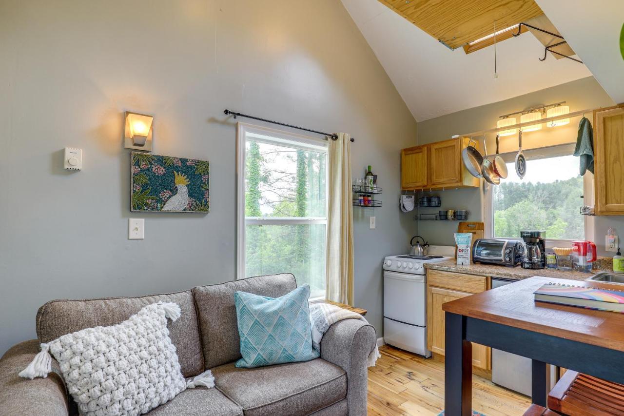 Apartment Ideally Located Tiny With Fire Pit