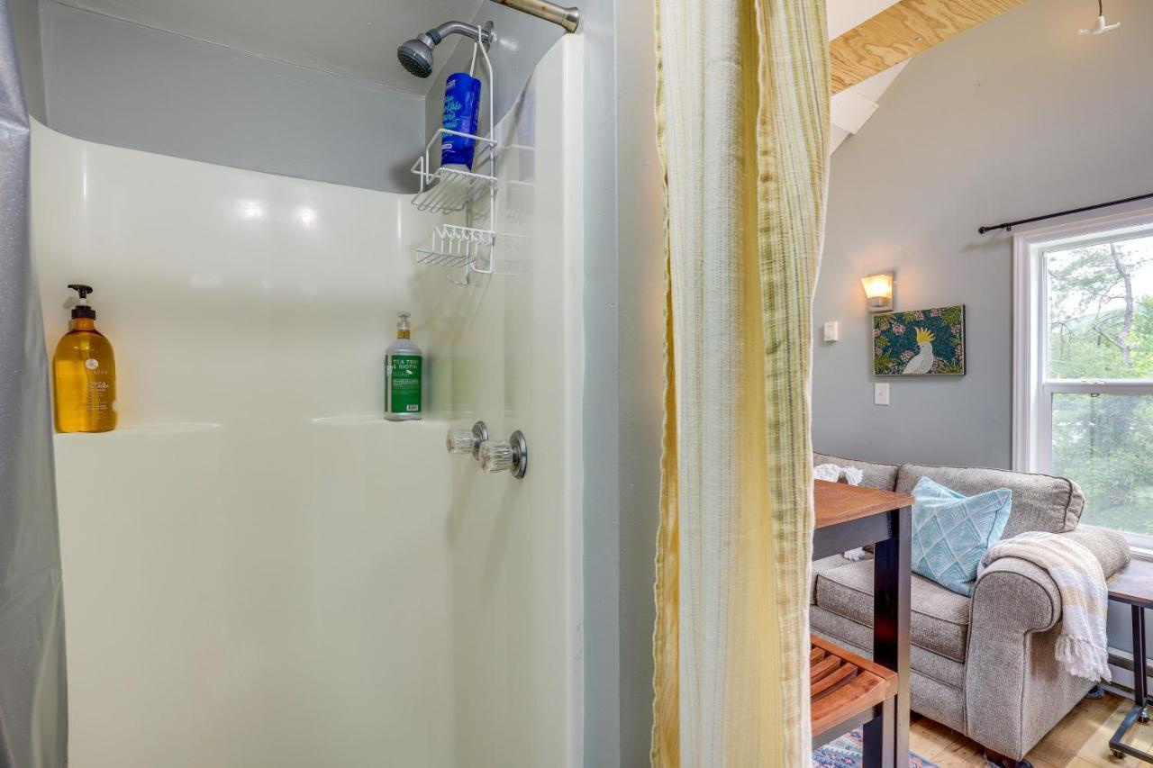 Ideally Located Tiny With Fire Pit Apartment *