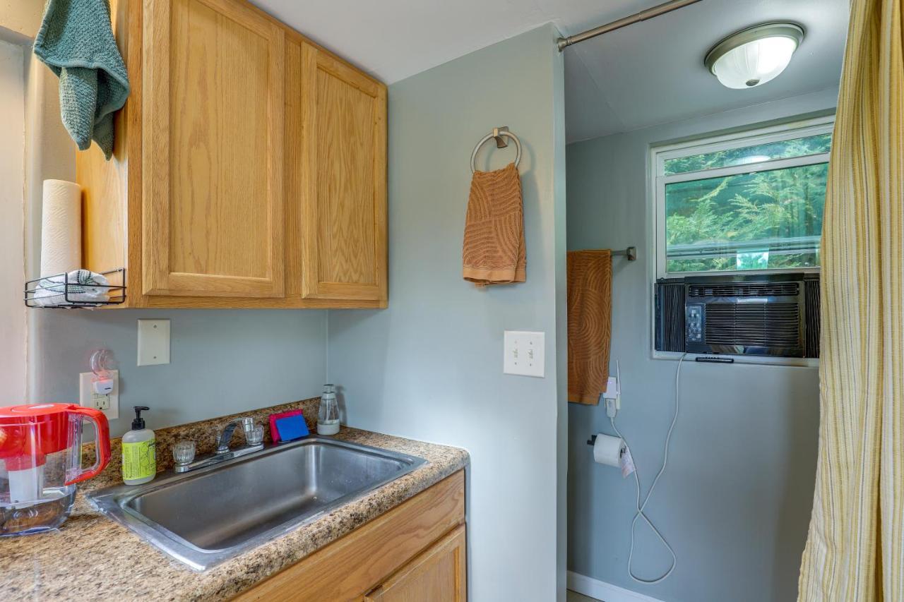 Ideally Located Tiny With Fire Pit Apartment Asheville