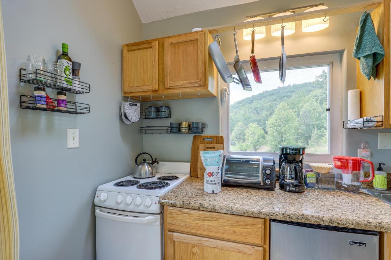 Ideally Located Tiny With Fire Pit Apartment