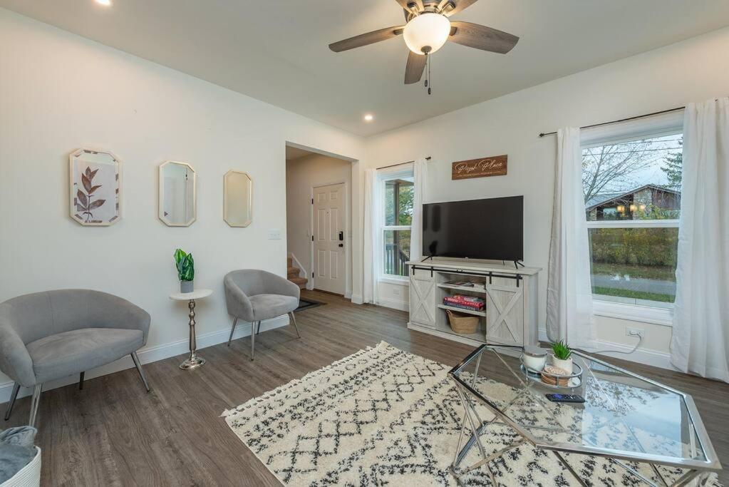 Holiday home Pisgah Place! Comfy 2br Apt/house!