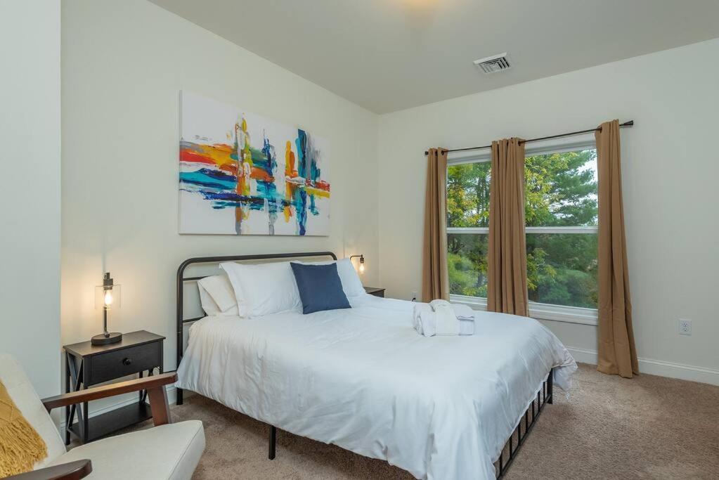 Holiday home Pisgah Place! Comfy 2br Apt/house!