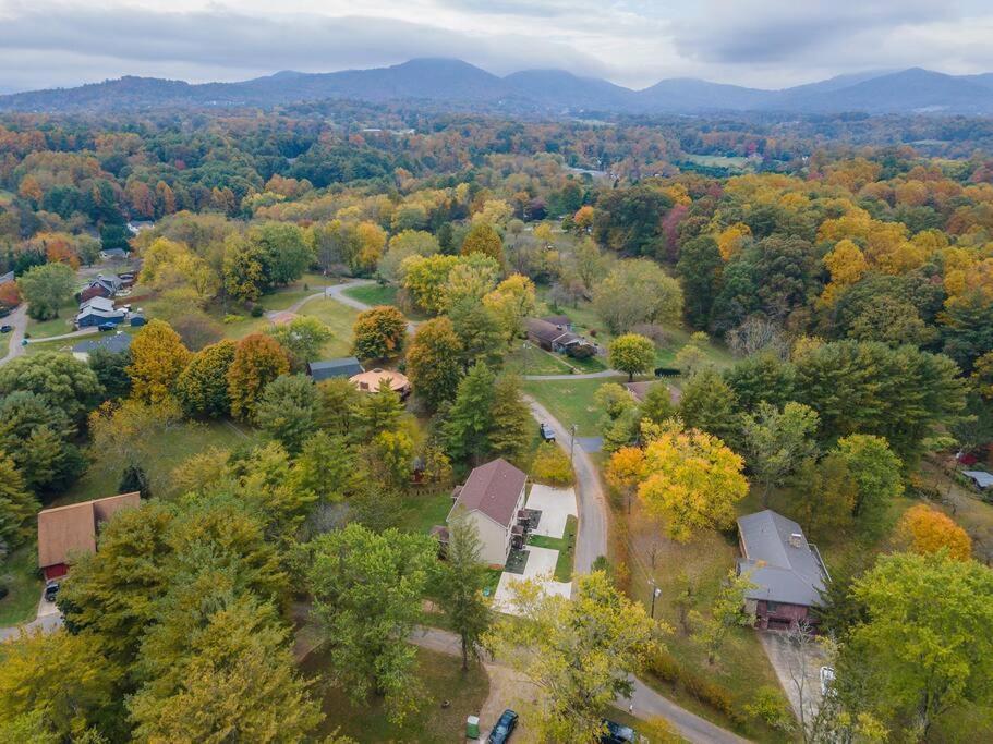Pisgah Place! Comfy 2br Apt/house! * Asheville