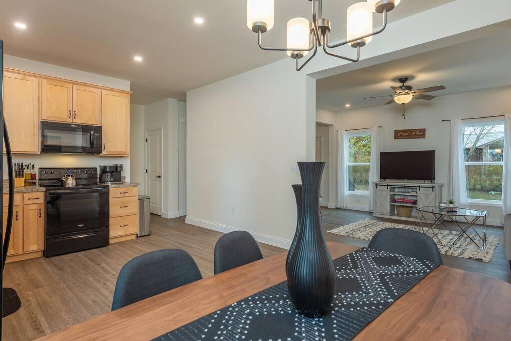 Pisgah Place! Comfy 2br Apt/house! Holiday home *