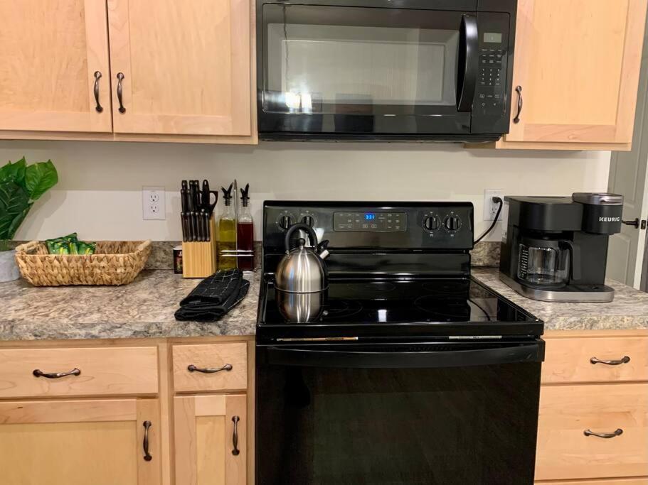 Holiday home Pisgah Place! Comfy 2br Apt/house!