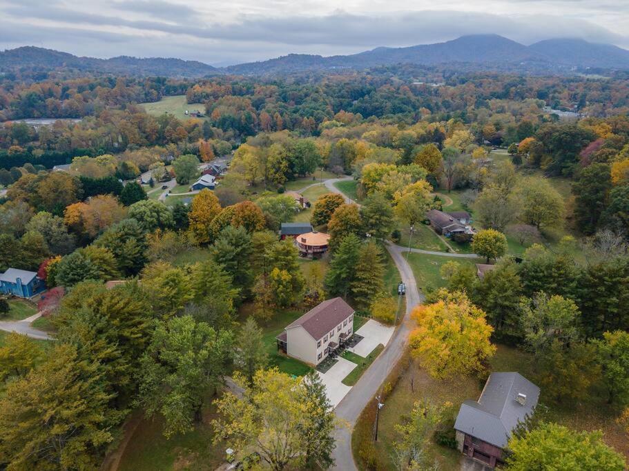 Holiday home Pisgah Place! Comfy 2br Apt/house! Asheville