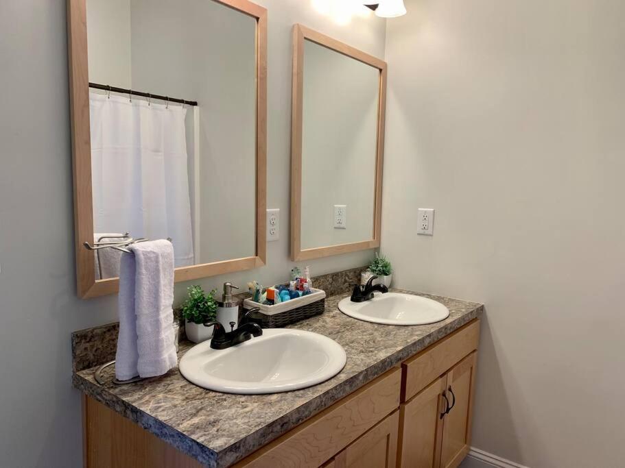 Pisgah Place! Comfy 2br Apt/house! Holiday home Asheville