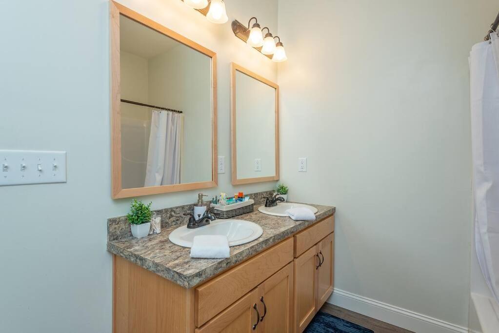 Pisgah Place! Comfy 2br Apt/house! Holiday home