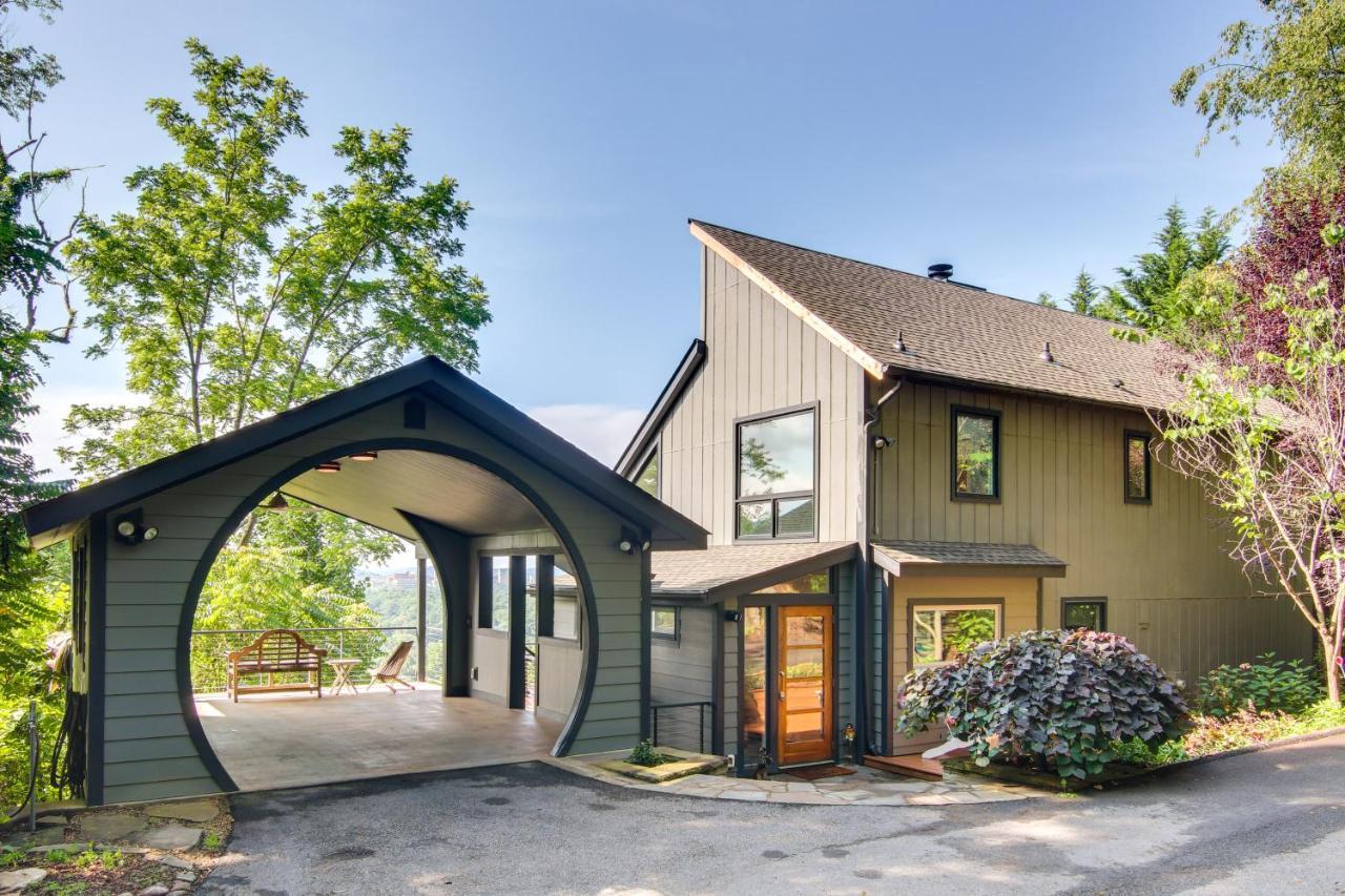 Contemporary With Panoramic Views!