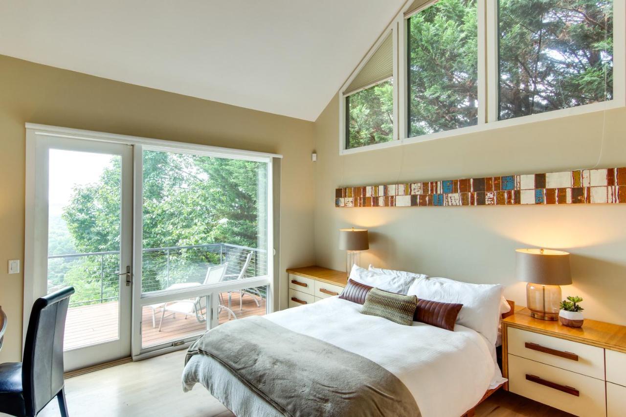 Contemporary With Panoramic Views!