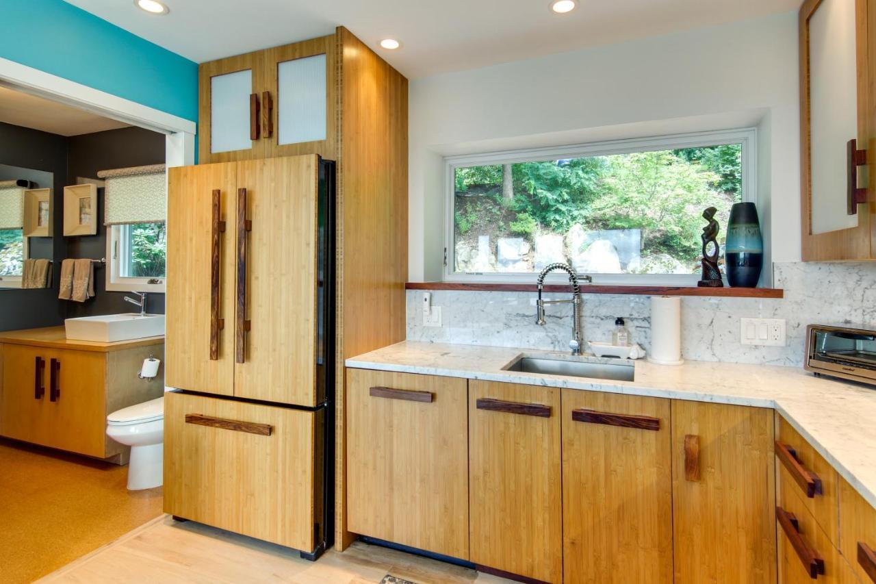 Contemporary With Panoramic Views! Holiday home