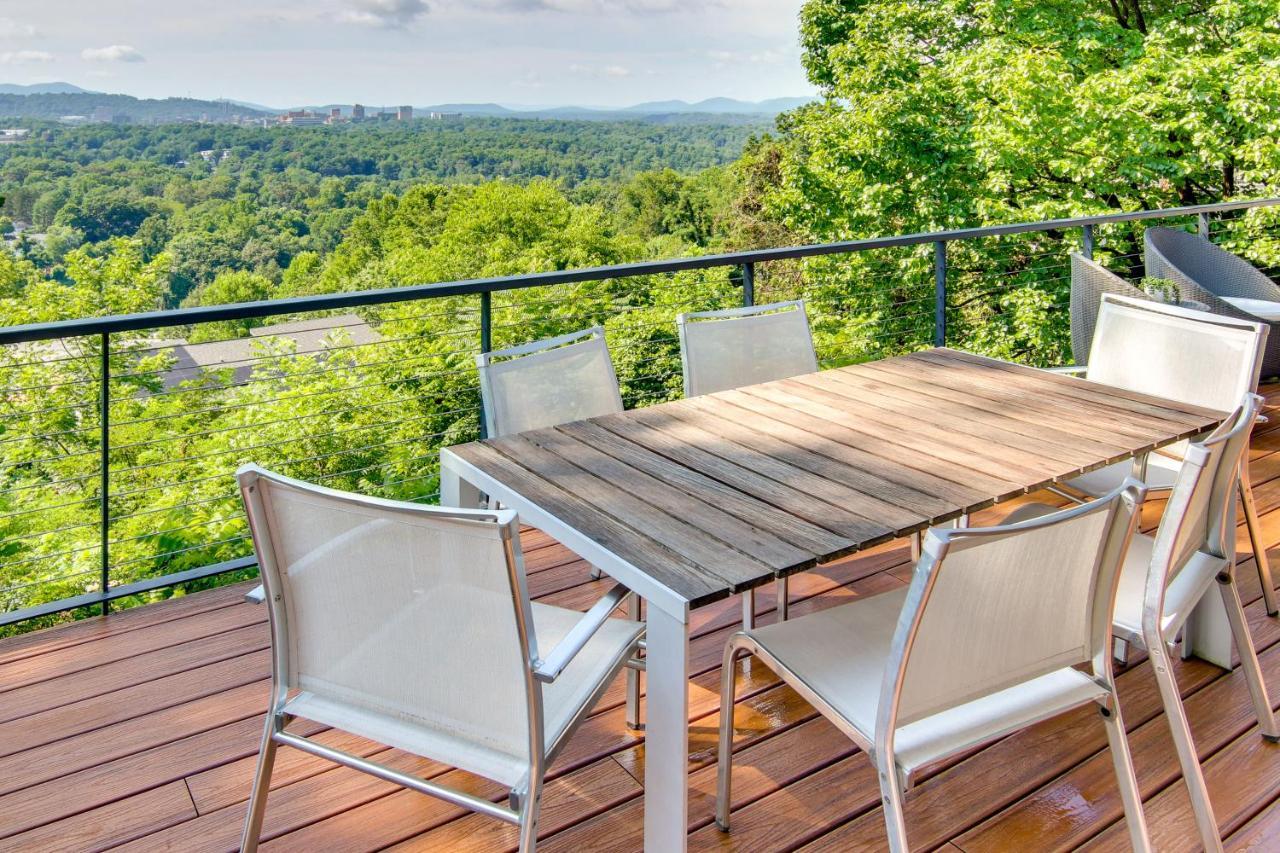 Contemporary With Panoramic Views! Holiday home
